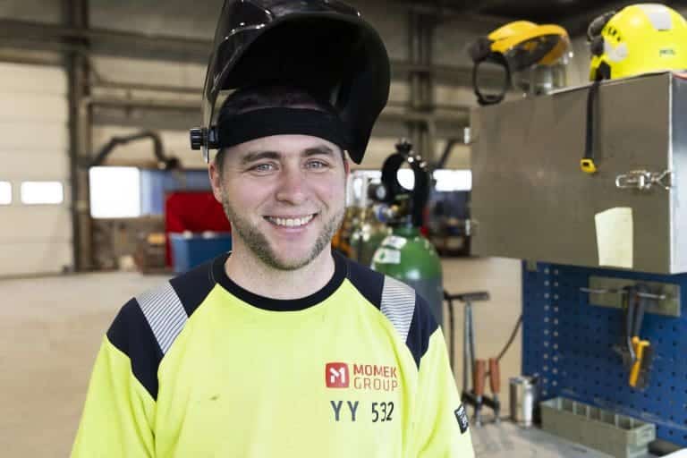 Bilder av personer på verksted